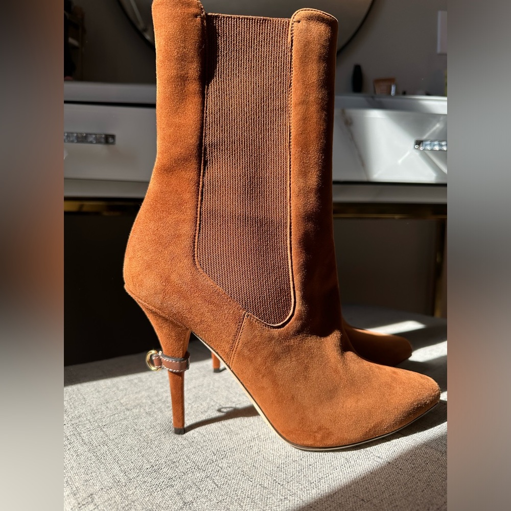 BURBERRY Suede Chelsea boots. Never worn in great condition.